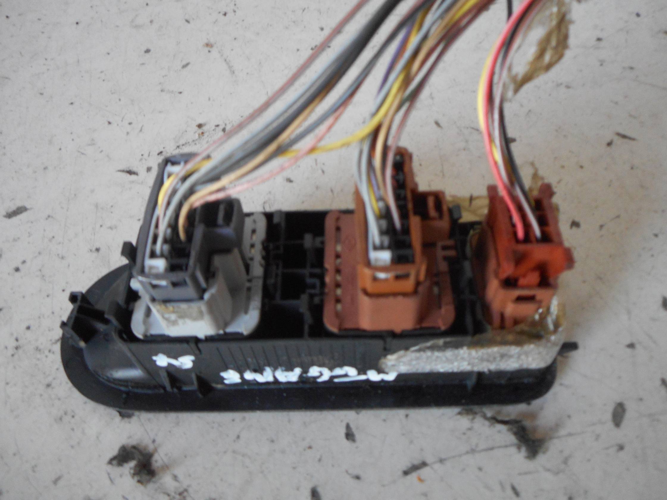 Interruttore alzacristalli porta ant. sx.